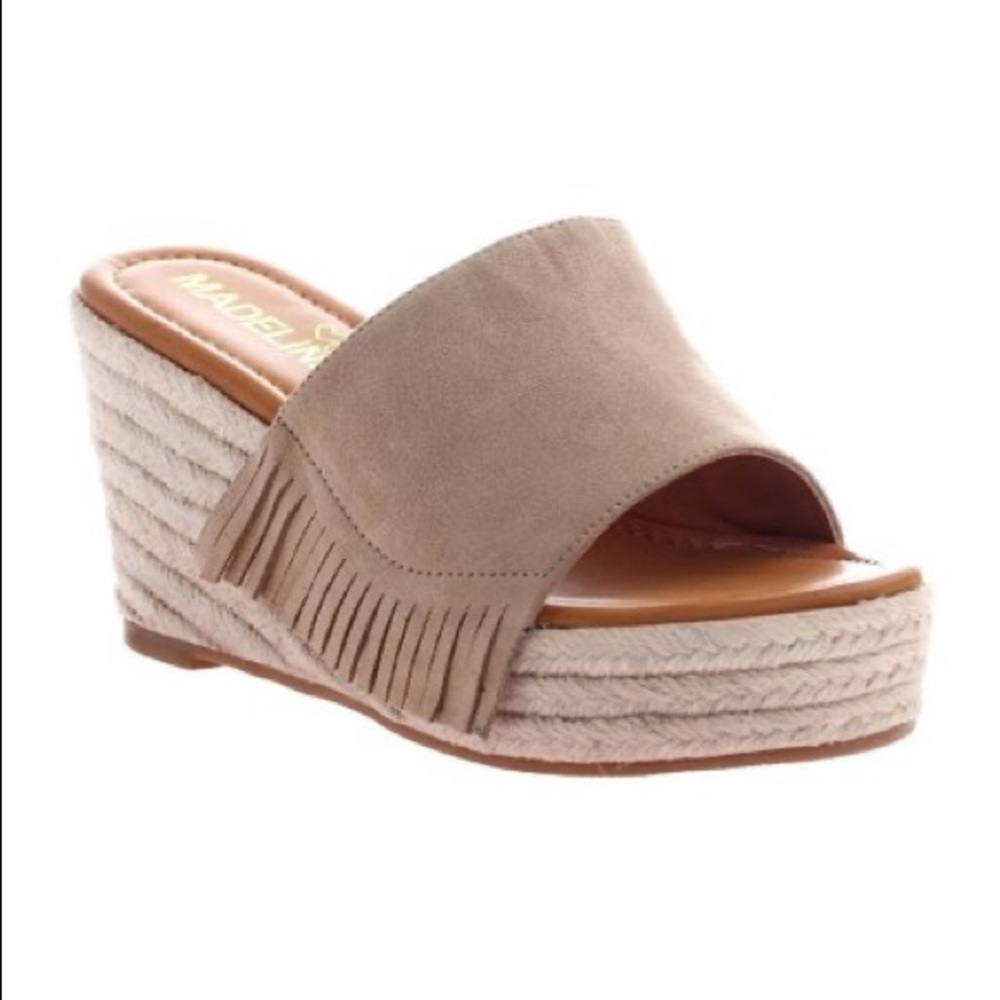 Fringe wedge sandal
